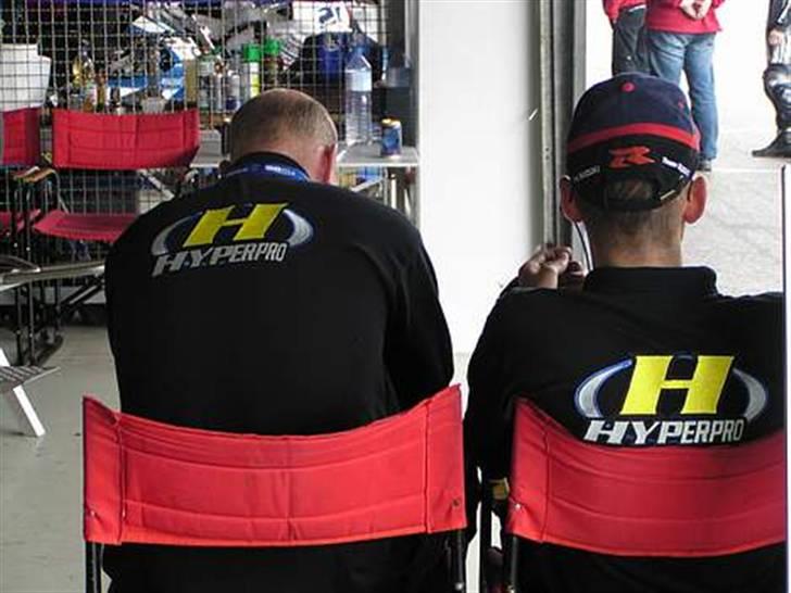 KTM sx 525 SOLGT - mig til højre venter på næste heat billede 6