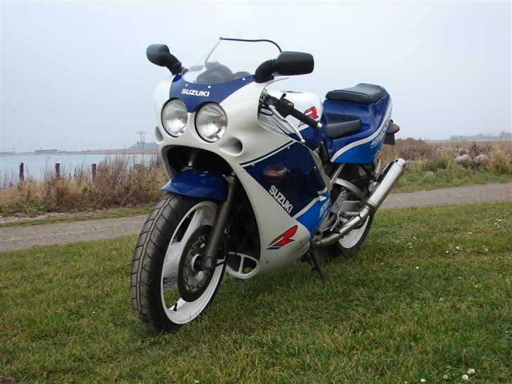 Suzuki gsxr 400 billede 3