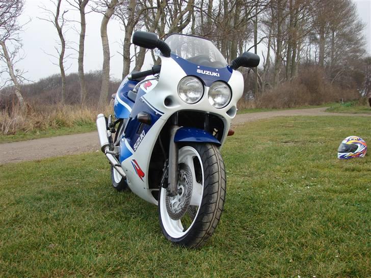Suzuki gsxr 400 billede 4