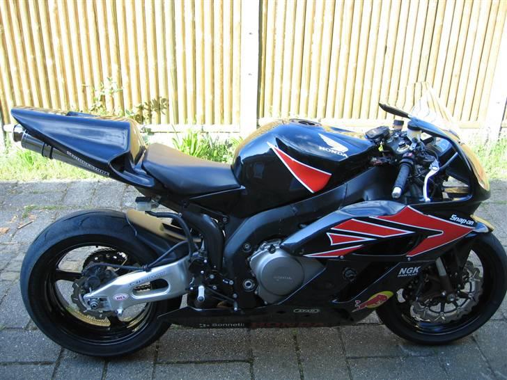 Honda CBR1000RR Fireblade(solgt - maj 08  billede 1
