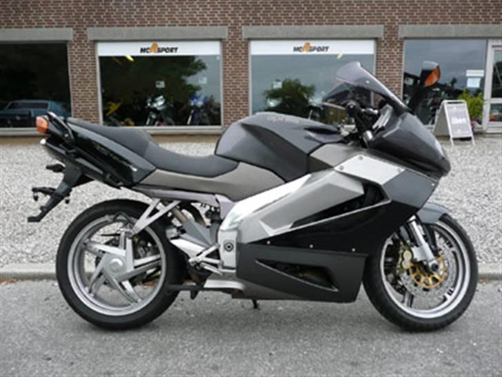 Aprilia RST 1000 Futura billede 6