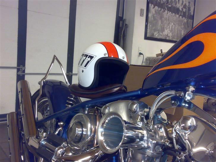 Harley Davidson Chopper (Solgt) - Min nye hjelm på sadlen, damn den er fed ! Mget mere old school retro stil bliver det ikke billede 17