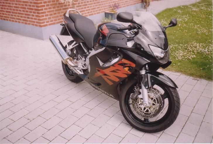 Honda cbr 600 f4 Solgt - 1. billede af min f4 billede 1