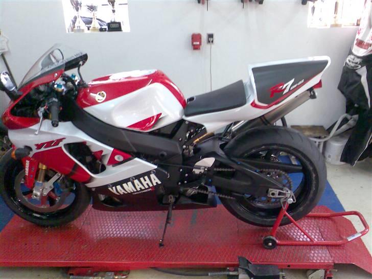 KTM sx 525 SOLGT - R7 i perfekt stand som ny...... ikke min men kender ejeren godt og den er til salg hvis du er intra billede 8