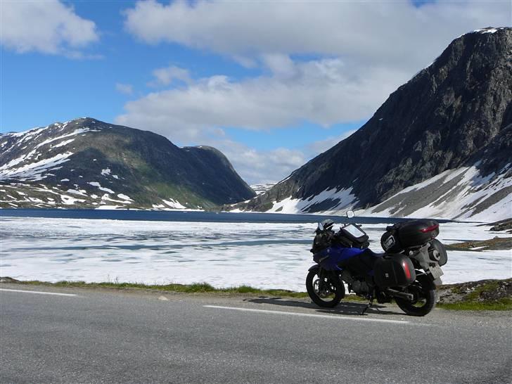 Suzuki dl 650 v-strom (SOLGT) - På vej over et pas i Norge. Mener det er på Ørnevejen. billede 16