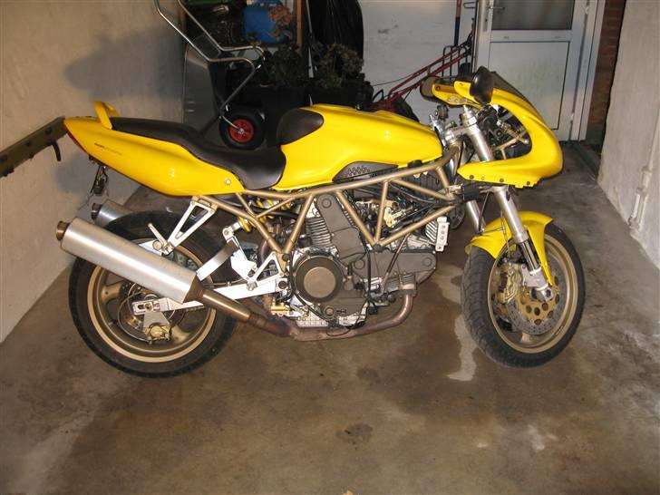 Ducati 900 SS ie - Under vinterrengøring billede 2