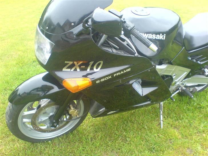 Kawasaki zx10 - her kan i se den lille detalje med alugitteret.  billede 9