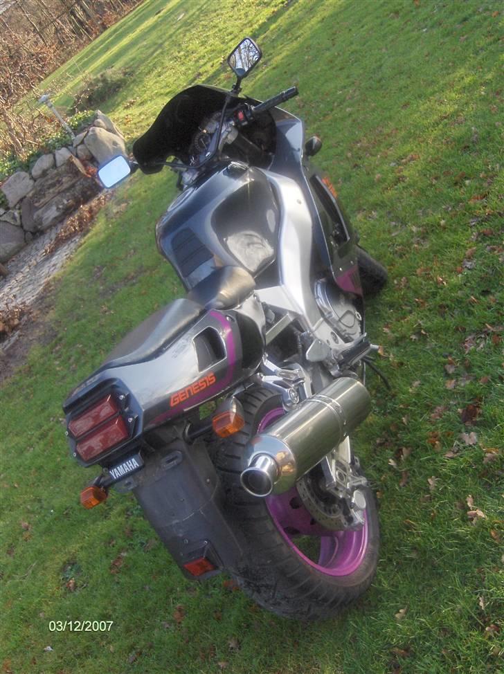 Yamaha YZF 750 R - uhh ha den frækkeste røv en asiat kan have!!! billede 3