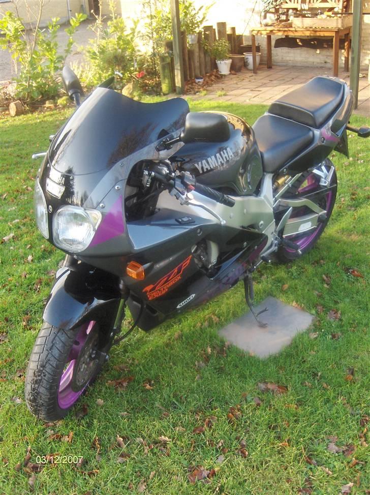 Yamaha YZF 750 R billede 4