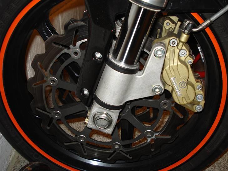 Ducati S2R 800 Solgt 2007 - Nu m Braking wave skiver og 4-pots kalipre fra en 998,skal hilse den kan bremse nu.. billede 6