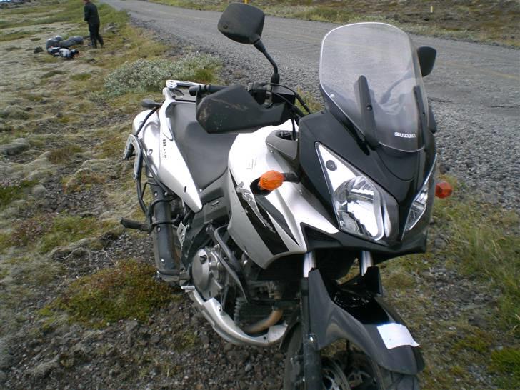 Suzuki DL 650 - små skader efter styrt på Island billede 7