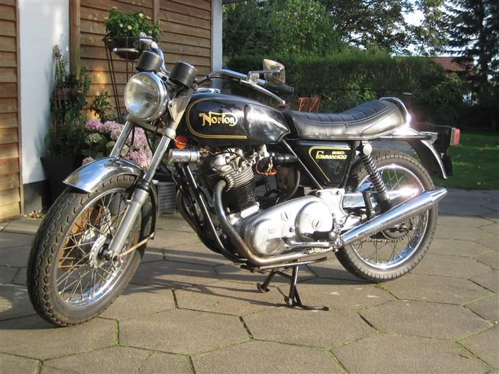 Norton 850 Roadster billede 1