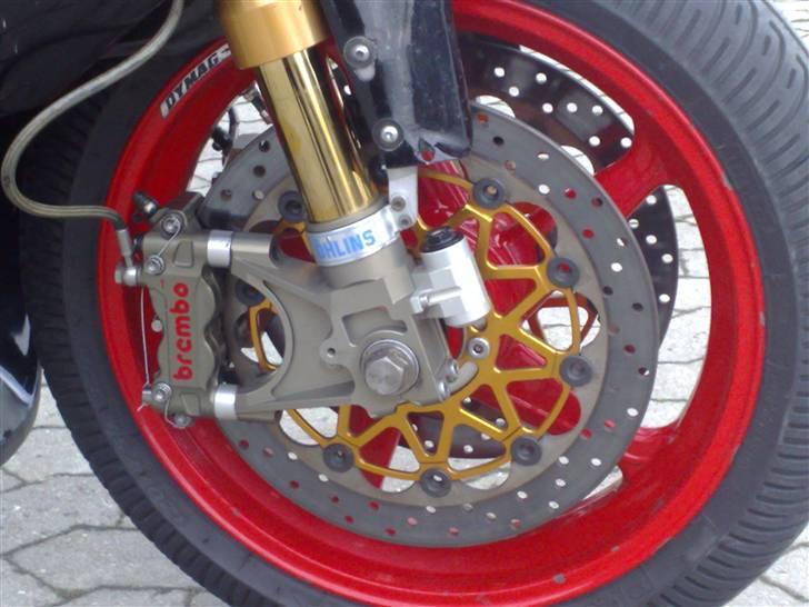 Suzuki GSXR 1000 >*1. Baneged*< - Öhlins og dejlige store Brembo caliber... 16.5" forfælg billede 9