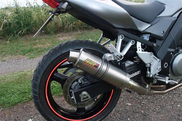 Suzuki SV650AK7   SOLGT - Reflekterende hjulstriber.........dét dur´! billede 4