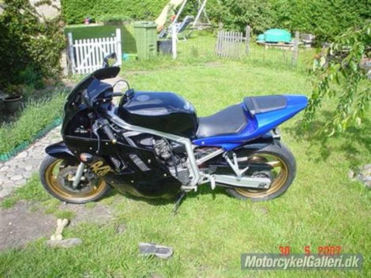 Suzuki gsxr 750 med R1 RØV(SOLGT - sådan så den ud efter makeover NR 3 så kan i jo se på andre billeder hvor alt er malet rigtig flot arb billede 13