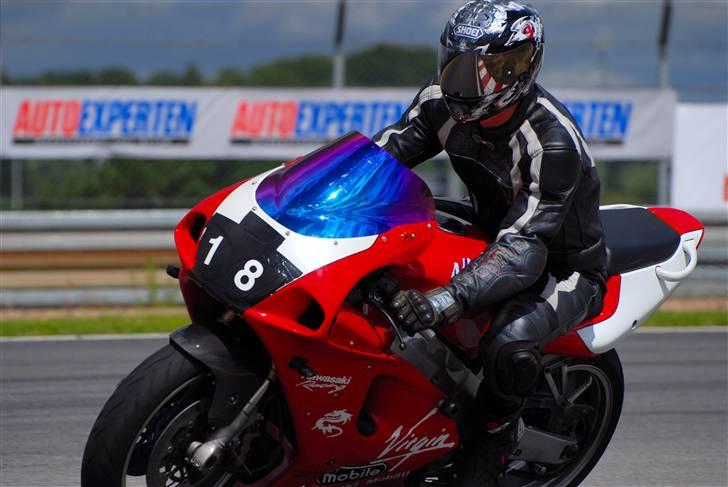 Yamaha FZR 600 [SOLGT] - et pas på sturup, på søren´s kawa, vruum hvor det går :) billede 14