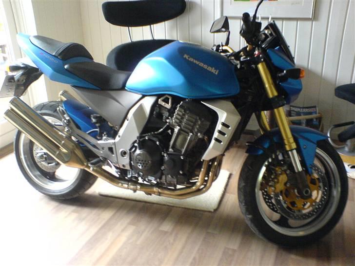 Kawasaki Z1000 - - den bliver selvfølgelig kørt ind i stuen hver dag  ;-) billede 2