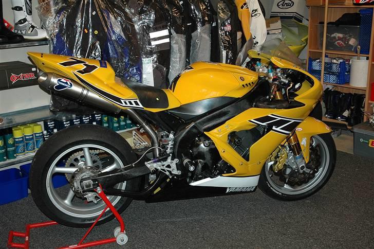 Yamaha YZF-R1 ¤SOLGT¤ - Hjemme i værkstedet billede 1