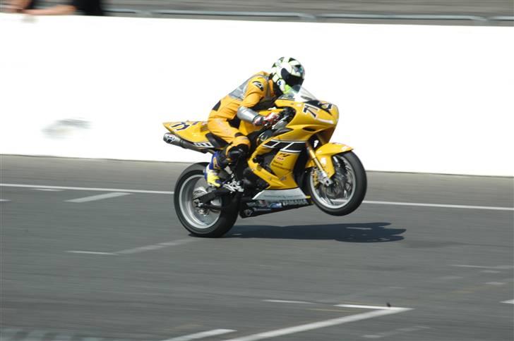 Yamaha YZF-R1 ¤SOLGT¤ - sorry, har ikke så mange billeder af mc´en alene. billede 8