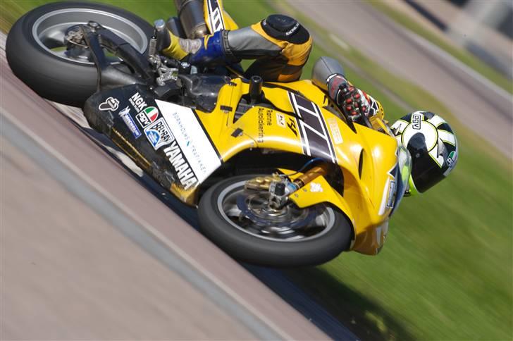 Yamaha YZF-R1 ¤SOLGT¤ - sorry, har ikke så mange billeder af mc´en alene. billede 11