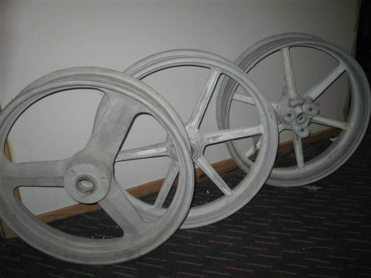 Honda RS 125 - Så er fælgene syret og næsten klar til maler billede 9