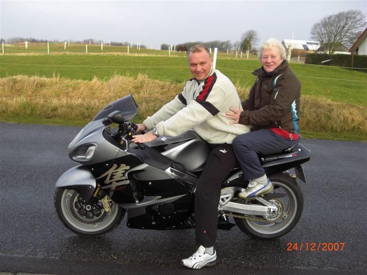 Suzuki Hayabusa - Mormor 77 år på Hayabusa hun skreg af grin hele vejen 24/12 2007  billede 3