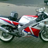 Yamaha fzr 600