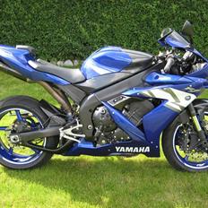 Yamaha YZF R1   == SOLGT ==