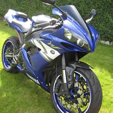 Yamaha YZF R1   == SOLGT ==