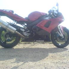 Yamaha YZF R1