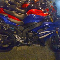 Yamaha YZF R1