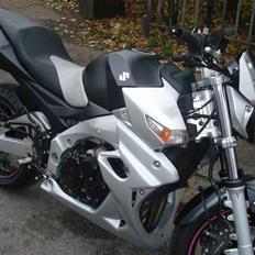 Suzuki GSR 600
