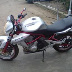 Kawasaki ER6n  meget død