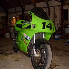 Suzuki GSX-R750 Baneracer