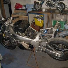 Suzuki GSX-R750 Baneracer