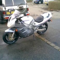 Suzuki RF 600 R solgt