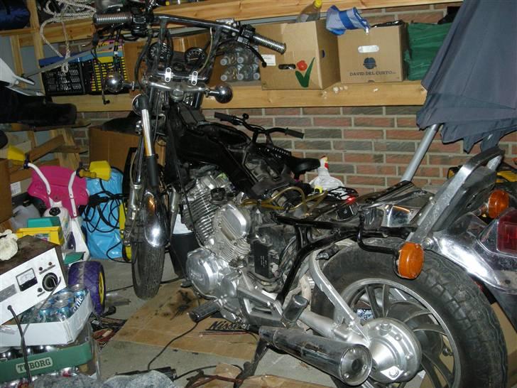 Yamaha VIRAGO XV500 ( Solgt ) - DER ARBEJDES PÅ KLARGØRRING  billede 4