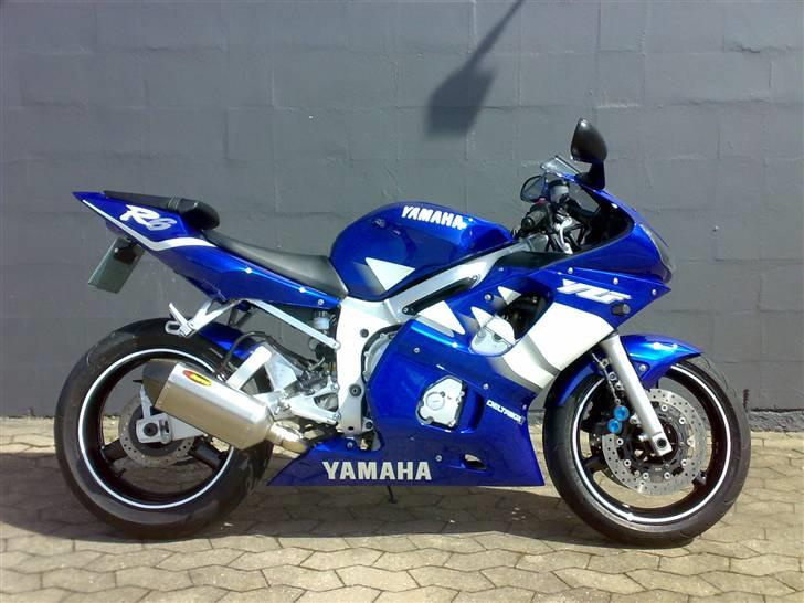 Yamaha YZF-R6 - Sådan står den lige pt d. 24 April `10 billede 1