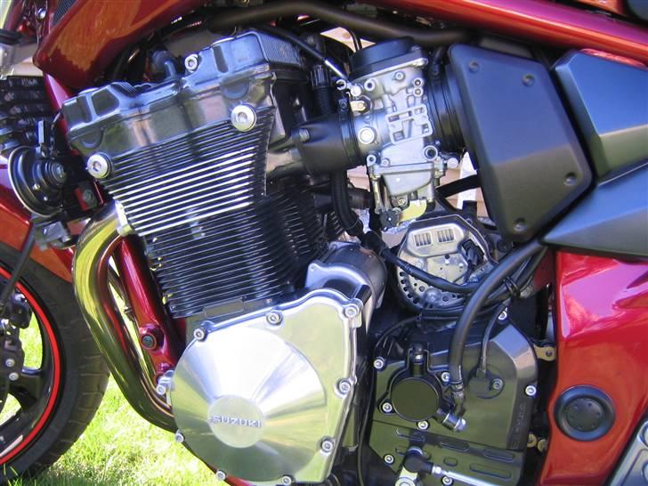 Suzuki GSF 1200 bandit "SOLGT" - Hjertet set fra venstre.. billede 11