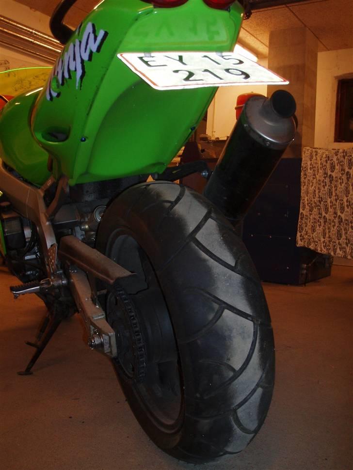 Kawasaki zx9r - ny god røv, monteret nytårsaftens dag, med et hoved på.. billede 2