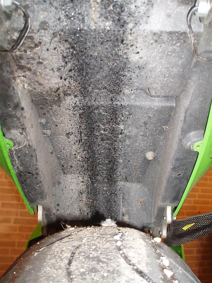 Kawasaki zx9r - lidt for meget dækbrænderi, har fået nyt igen. billede 9