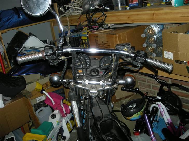 Yamaha VIRAGO XV500 ( Solgt ) - Og dette styr skal bare VÆK .......... Puha det er ikke pænt  så jeg skal have en anden billede 8