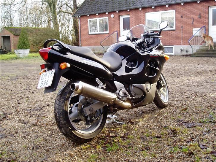 Suzuki gsx 750 f - billedet er taget juleaftens dag for 2 år siden . den skulle lige trækkes udenfor  billede 6