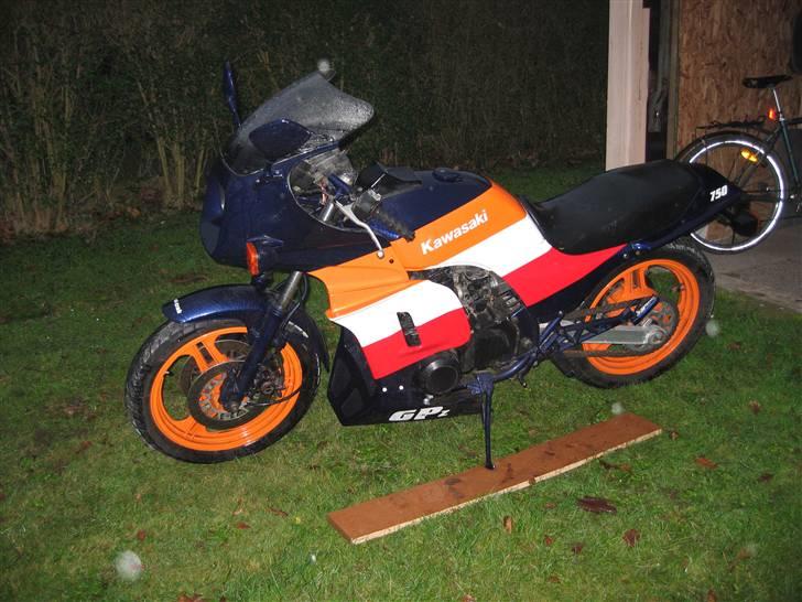 Kawasaki 750 GPz Unitrack billede 3