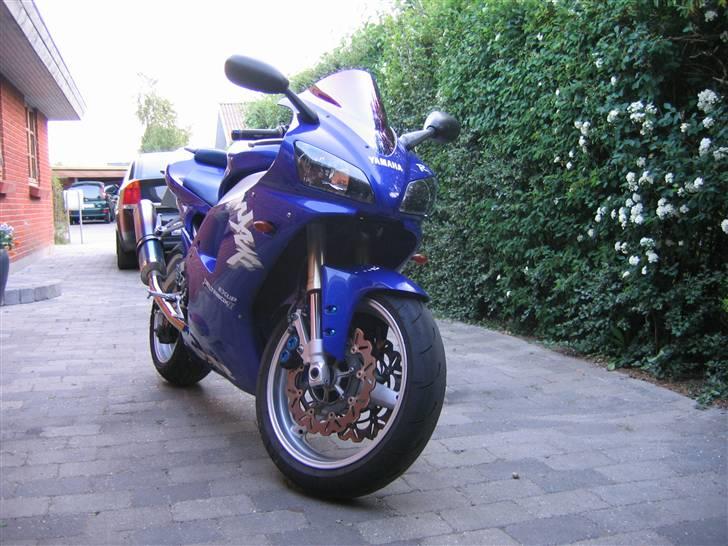 Yamaha YZF R1 billede 1