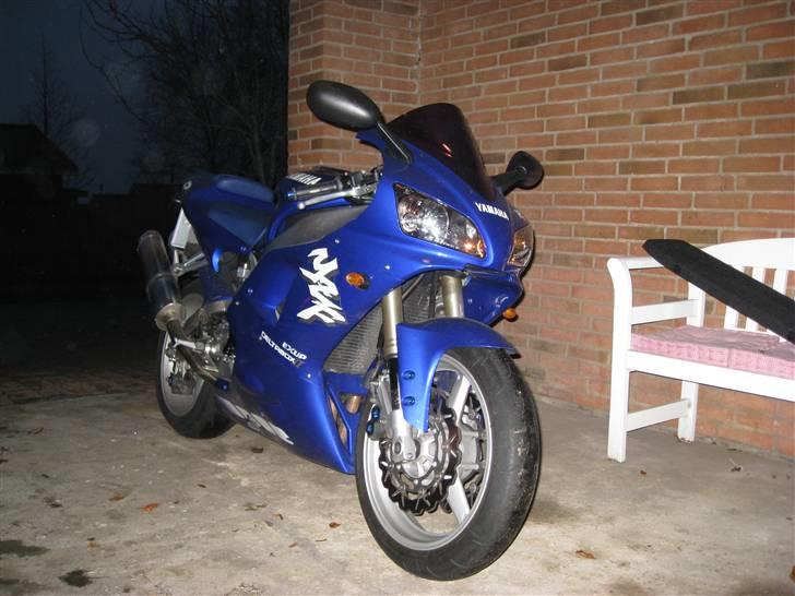 Yamaha YZF R1 billede 2