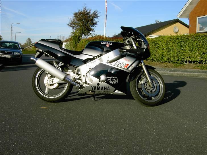 Yamaha FZR400R billede 2