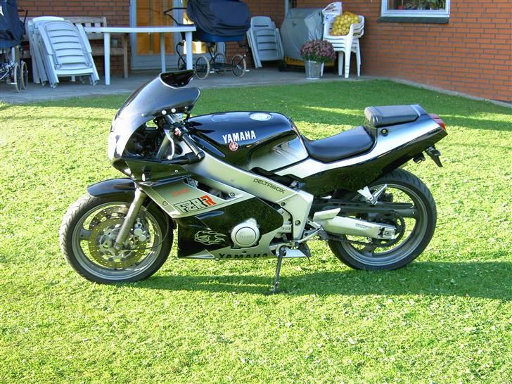 Yamaha FZR400R billede 3