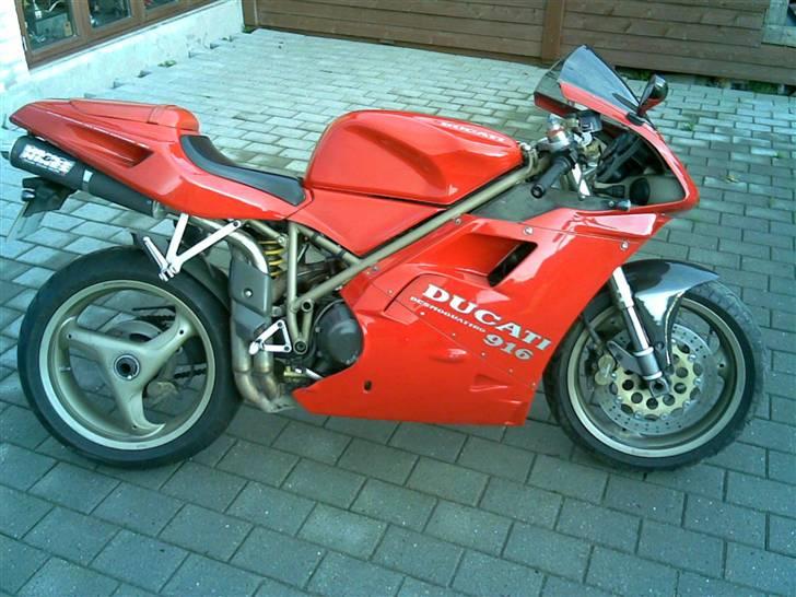 Ducati 916 - Sådan ser en ordentlig maskine ud ;-) billede 1