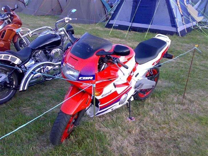 Honda CBR 600 F(SOLGT11/7-2008) billede 2